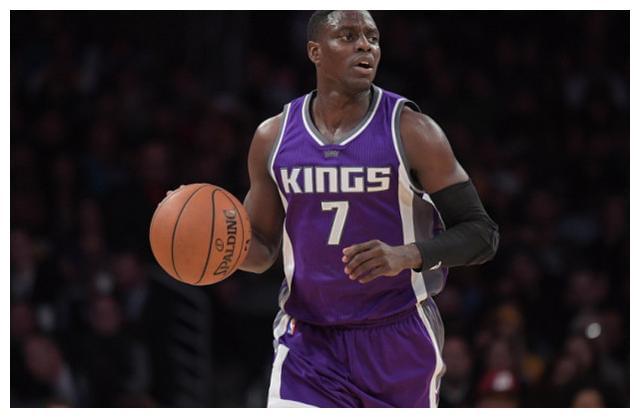 爵士险胜深圳队,拉文状态火热 爵士险胜深圳队,拉文状态火热