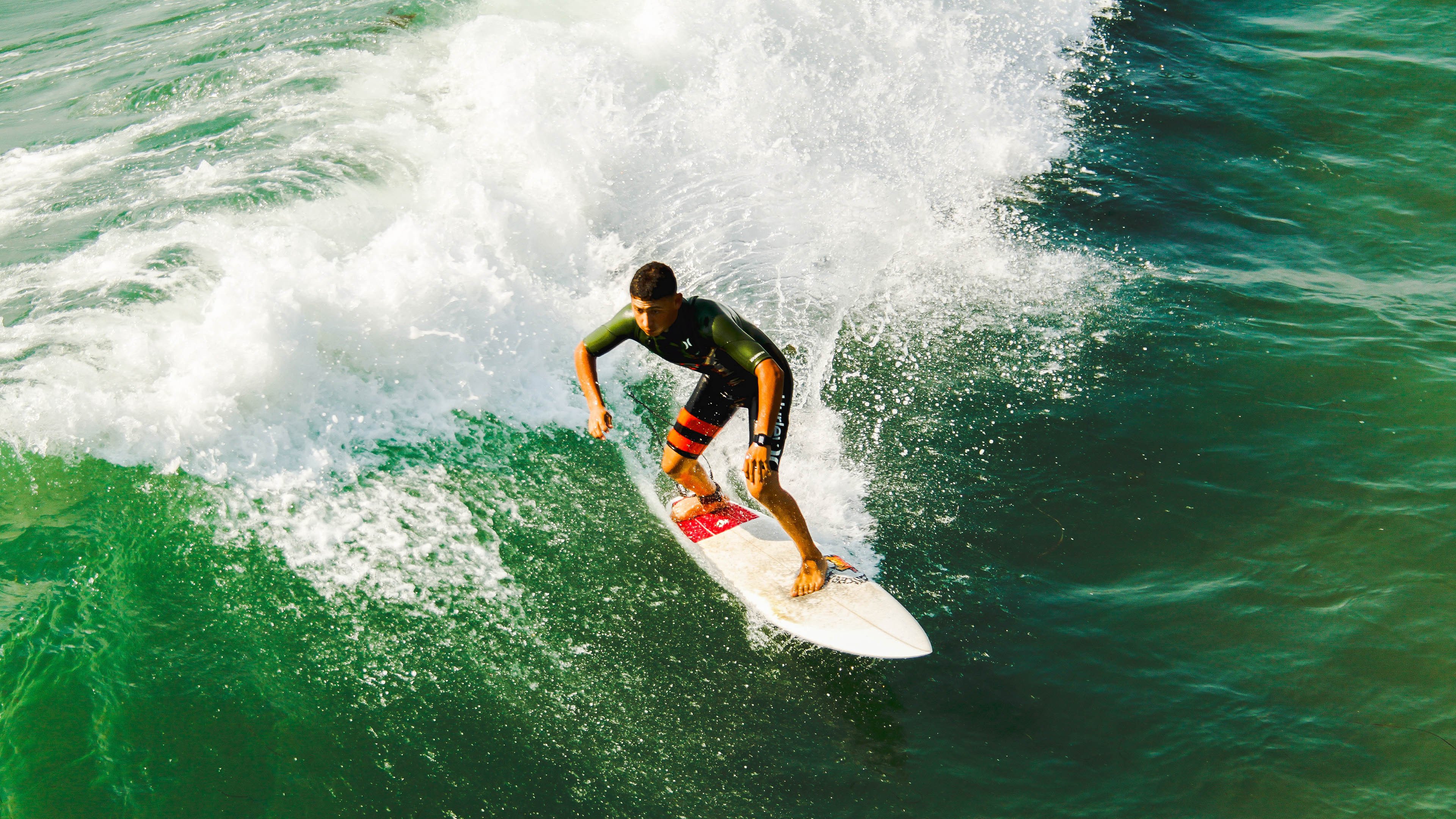 午夜引擎，当足球金童与赛道传奇在巴林相遇