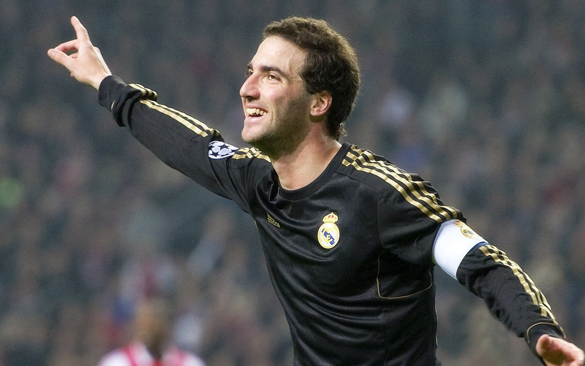 蓝黑军团征服之路，欧冠双线碾压与欧陆霸权博弈