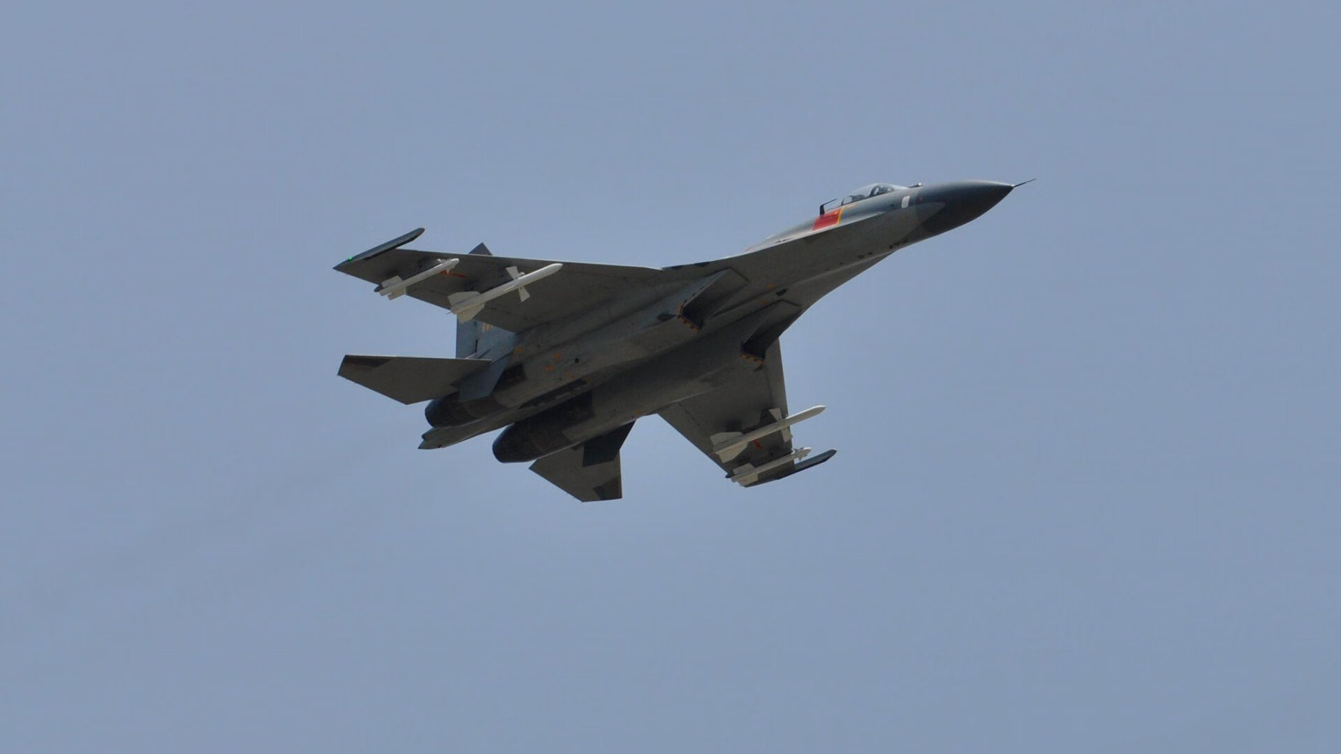 当利拉德时间遇到CBA铁壁，一次三分雨浇熄的两种篮球哲学