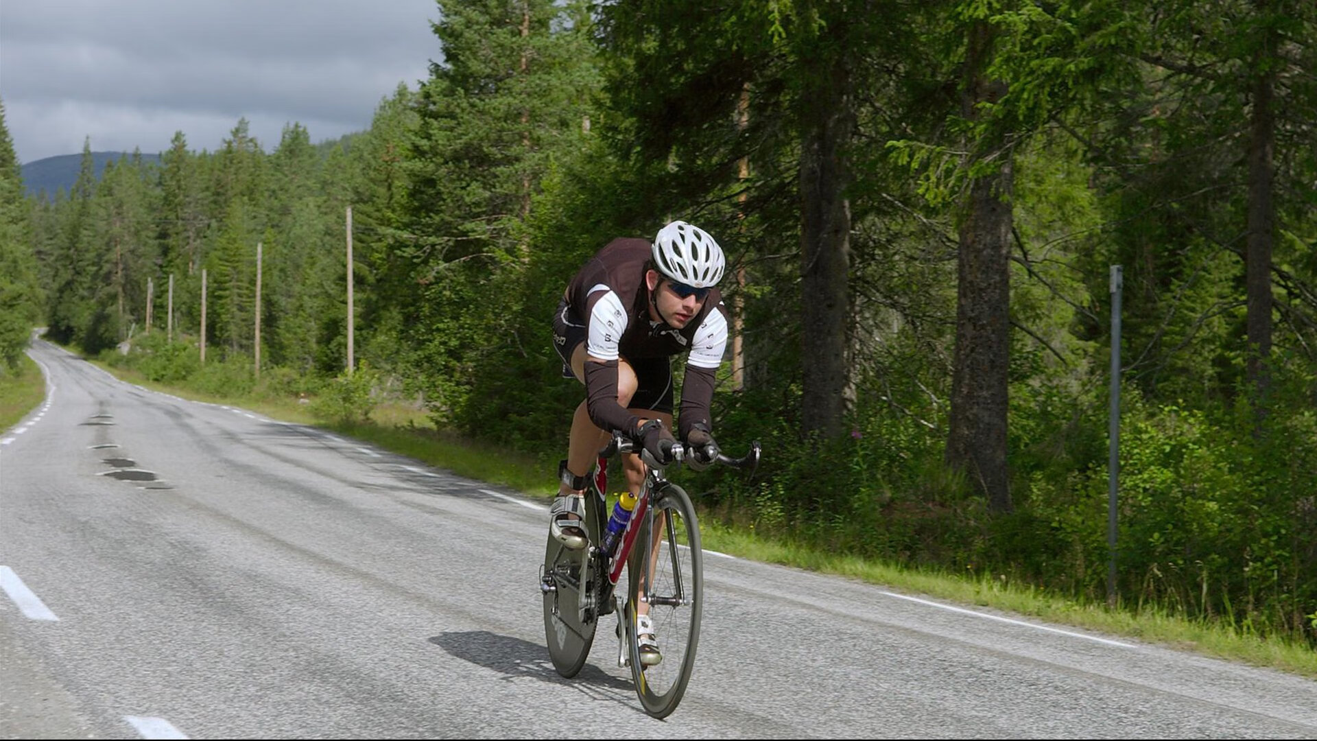 篮球跨界风云，上海队火力压制森林狼，锡安欧冠半决赛接管比赛