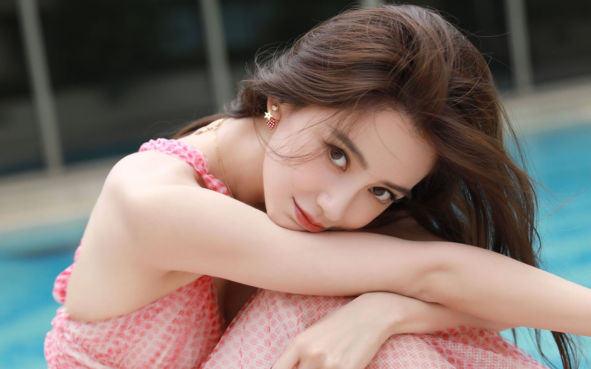 双城缠斗，当F1极速狂飙遇上巴黎铁血突围